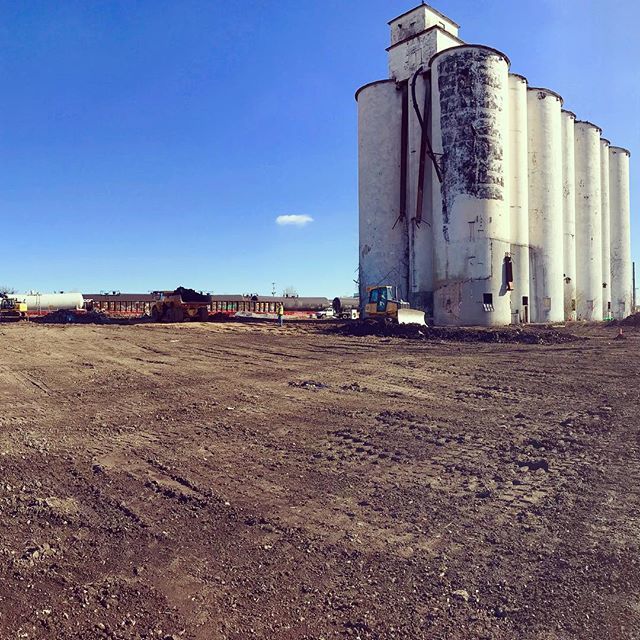 CITY_CLLC's tweet photo. Sunny skies and grading guys: a winning combination ☀️ 🚜. Out here at the Silos getting the site prepared for Geopiers and a building pad for Building A. Making progress on grading, site work, and underground utilities.
•
•
•
#cityconstruction #city #construction #nashvi… https://t.co/4a5YJFP1px