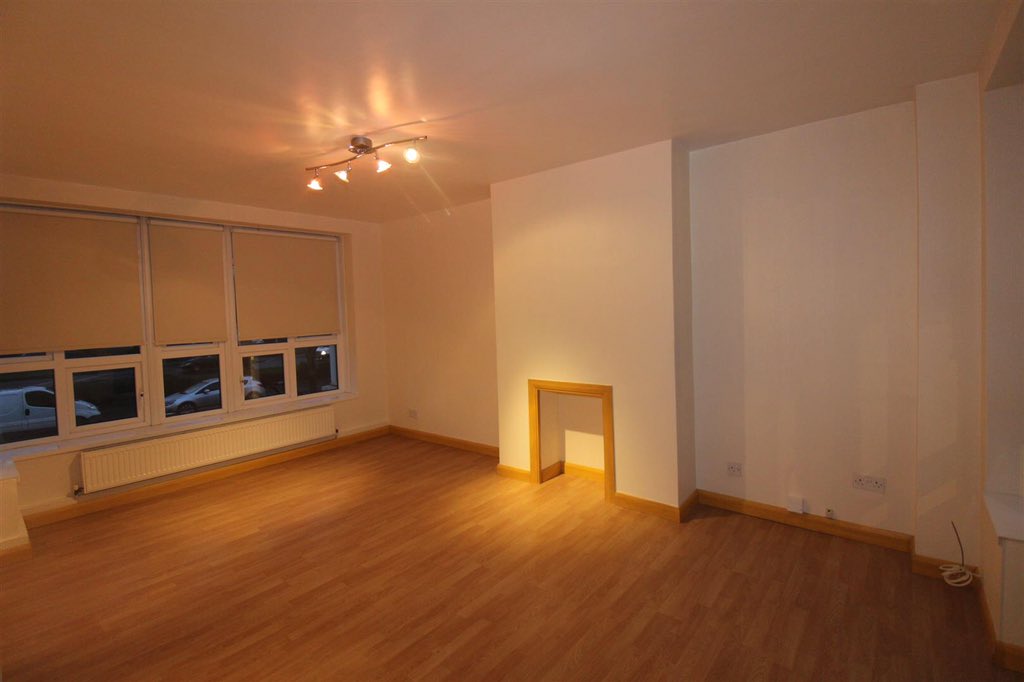 KurtisProperty's tweet photo. 2 Bedroom Flat - Purpose Built To Let in Barking
ยฃ1,175 PCM, fees apply
#2bed #2bedflat #2bedrooms #barking #Ilford #london #estateagents #property #torent #tolet #lettings #flat #eseex
Read more here https://t.co/ipMrG6j9x9 https://t.co/Ph7nnwZqFS