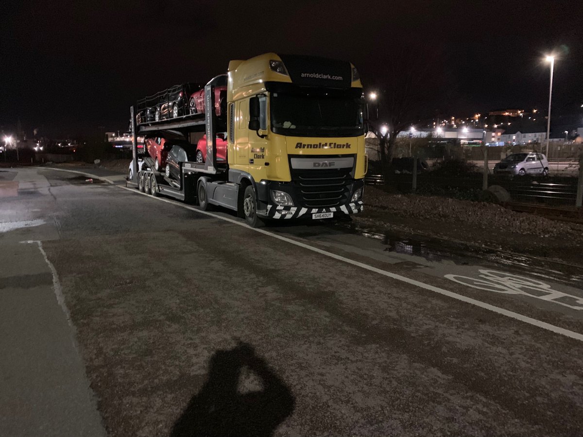marksnaith's tweet photo. Hi @ArnoldClark, I don't think @DundeeCouncil upgraded their #cycling infrastructure for you to park car transporters in it @thecourieruk @Evening_Tele  @theJeremyVine @CycleHatred #cyclinglife https://t.co/2VZePyxx5J