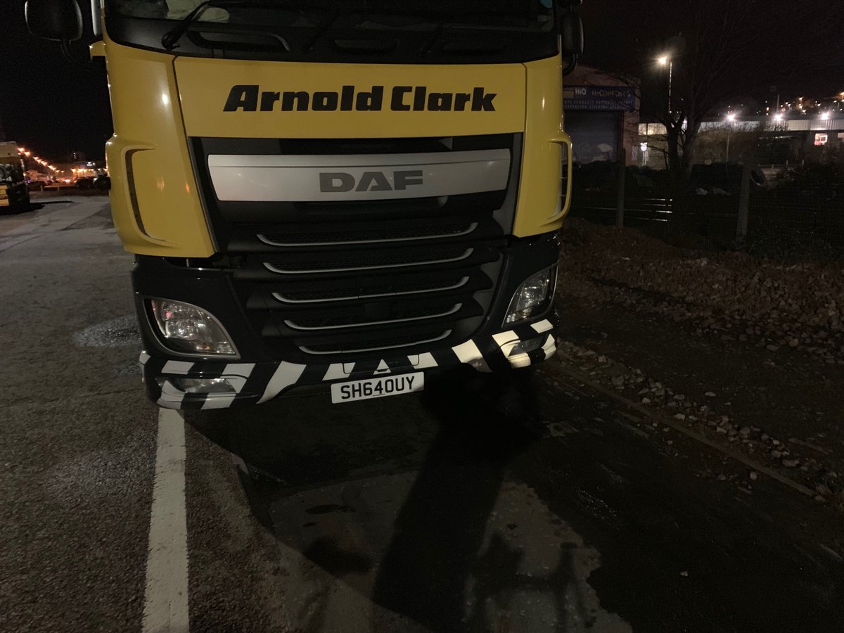marksnaith's tweet photo. Hi @ArnoldClark, I don't think @DundeeCouncil upgraded their #cycling infrastructure for you to park car transporters in it @thecourieruk @Evening_Tele  @theJeremyVine @CycleHatred #cyclinglife https://t.co/2VZePyxx5J