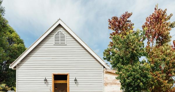 REMAXofGA's tweet photo. From not getting hung up on easily-fixed cosmetic features to researching your desired neighborhoods ahead of time, this list of rules is a good guide for house hunters everywhere. https://t.co/yEYlEUxpDx https://t.co/78Q3cAvJq7