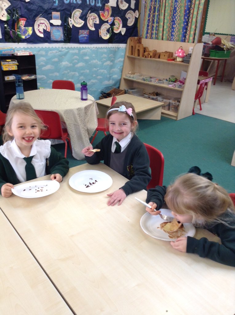 peafieldacorns's tweet photo. Eating them was the best part. A few even licked the plate clean!! #firsthandexperiences #earlyyears https://t.co/gzc2aQQ8SV