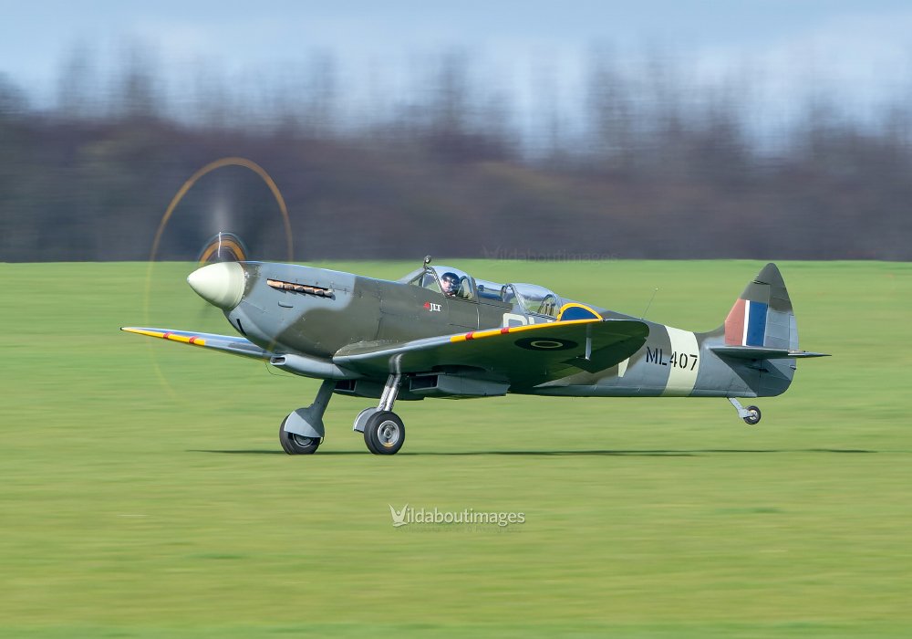 wildaboutimages's tweet photo. Grace Spitfire ML407 this afternoon, Richard taking off from Sywell. @CGML407 she sounded beautiful ! #gracespitfire #ml407 #sywell https://t.co/bW4Mn73iTY