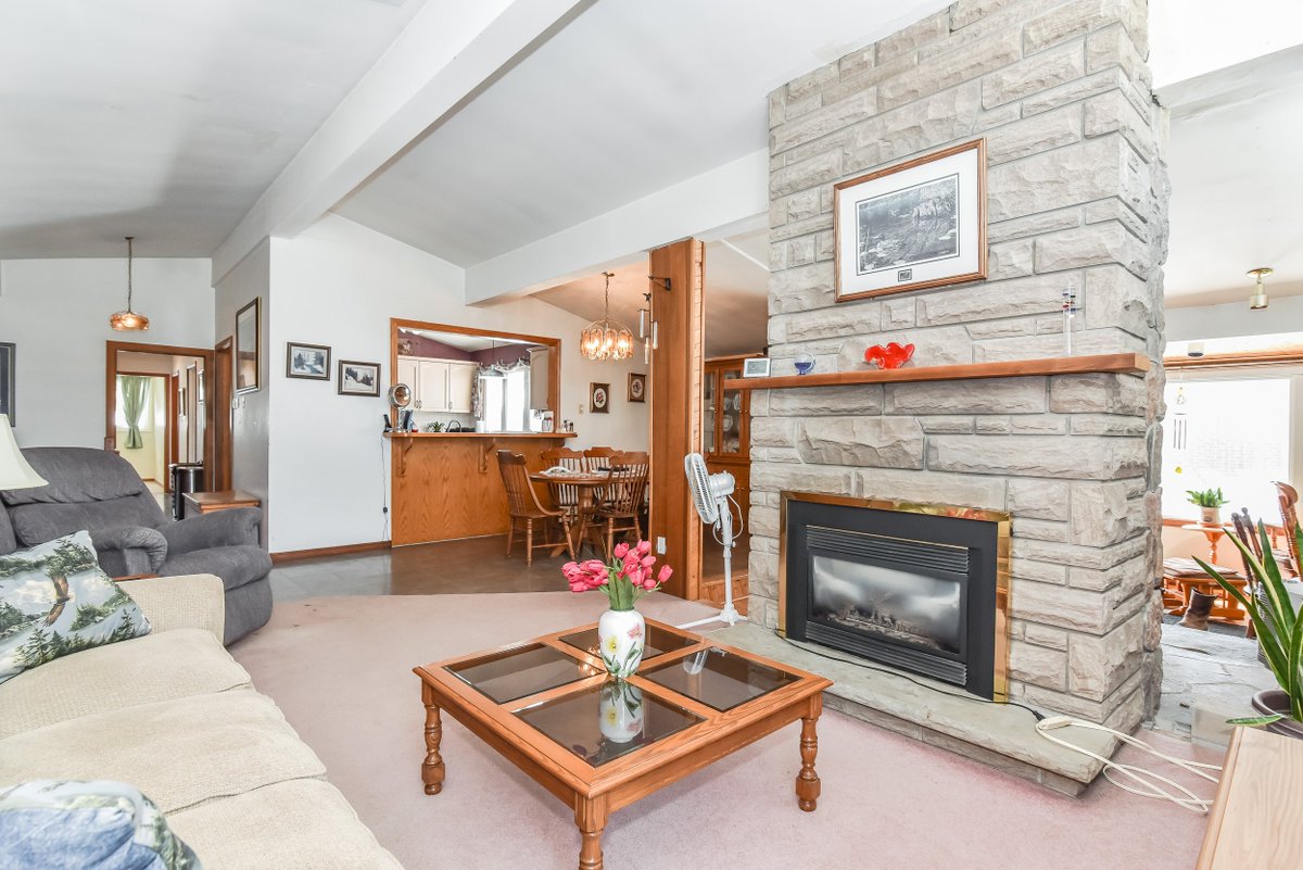 Spotted in #Puslinch, a bright brick bungalow with ample space to make you go “whoa!”. Room for the whole fam, living in Aberfoyle may just be your jam. Take a tour of Wellington --> seeit.tw/YuUoVk <a href="/Realty_Bureau/">Allison Bureau</a>
