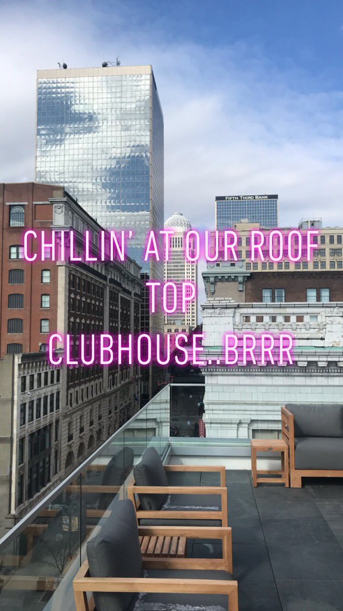 Come take a tour of your new home where you can hang with one of the best views in The Ville!! #ammenities #noplacelikehome #animallovers #edgeon4 #edge #derbycity #theville #gocards #4thstreetlive #nowleasing #moveinspecials #luxury #luxurylifestyle #luxuryapartments