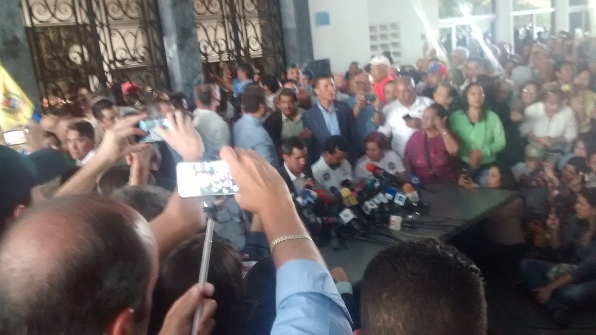 fcanas22's tweet photo. Huele a libertad Venezuela #PORUNAVENEZUELALIBRE @SunepSasCEN @Inaesin1 https://t.co/kabs4dy9W6