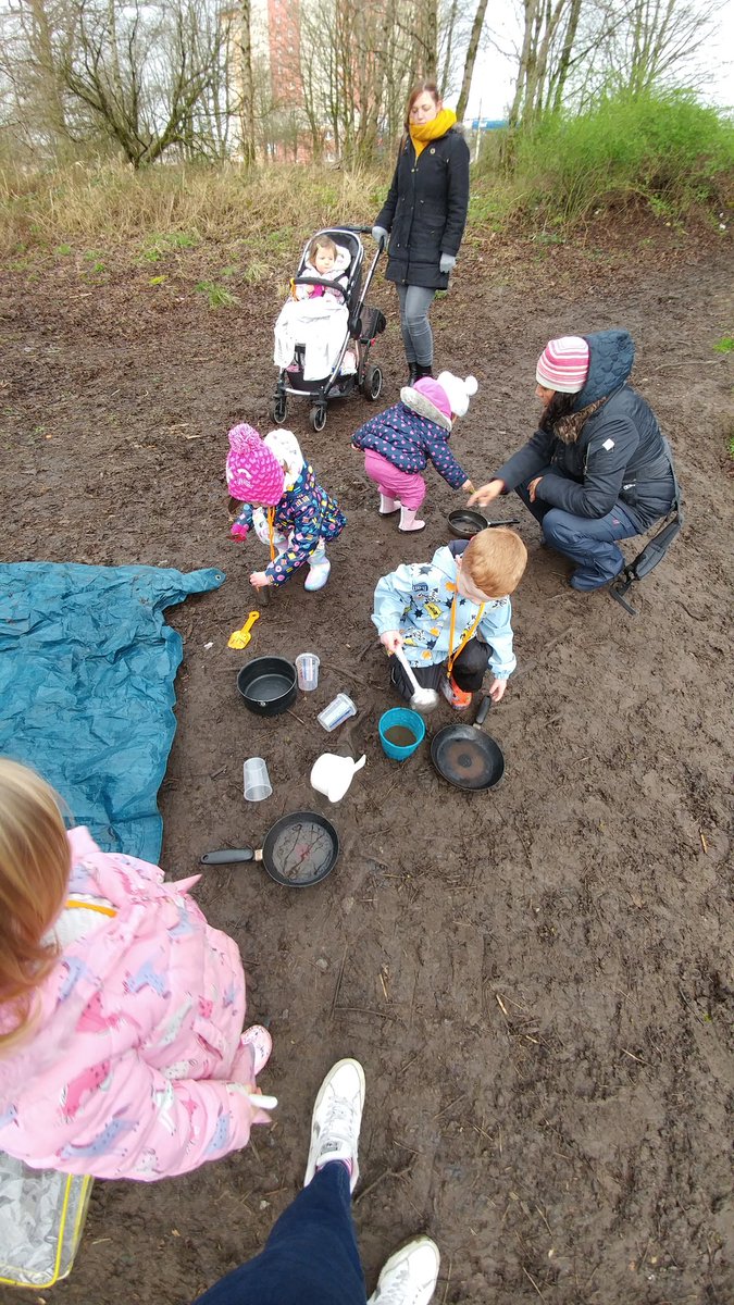 toddletotsCIC's tweet photo. Lots of imaginative play. Rescuing some damaged daffodils to be play with then We made Mud pancakes for our "animal friends"
One of our mums led an imaginative story time. As always lots of singing and along the way #PuddlePoints https://t.co/RFurLLaYaO