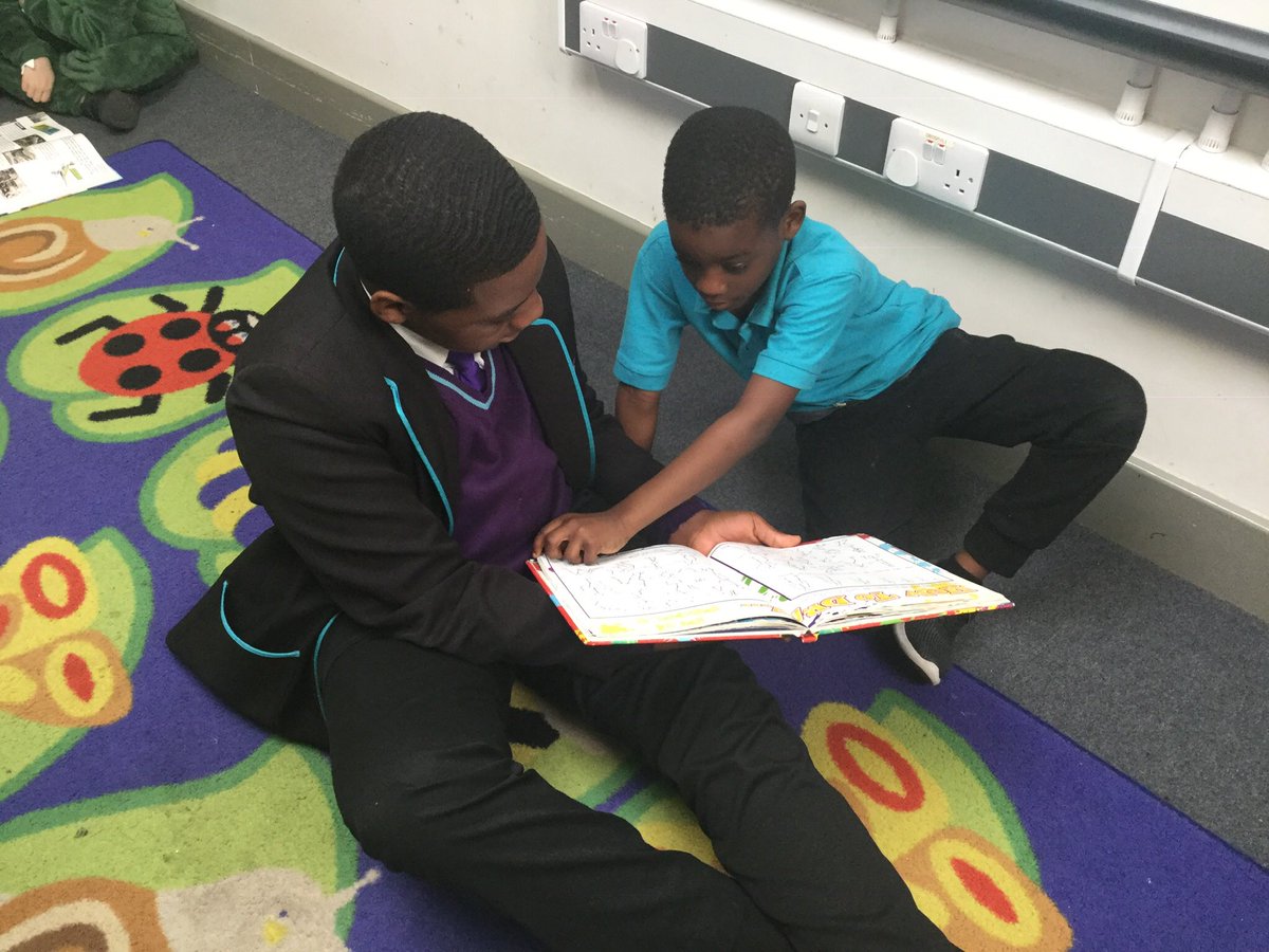 Drucie1981's tweet photo. Reading Buddies @school21_uk Year 8 and Year 2 #whatacombo ๐world book day #wayr #s21reads https://t.co/WiM4Cvmq22