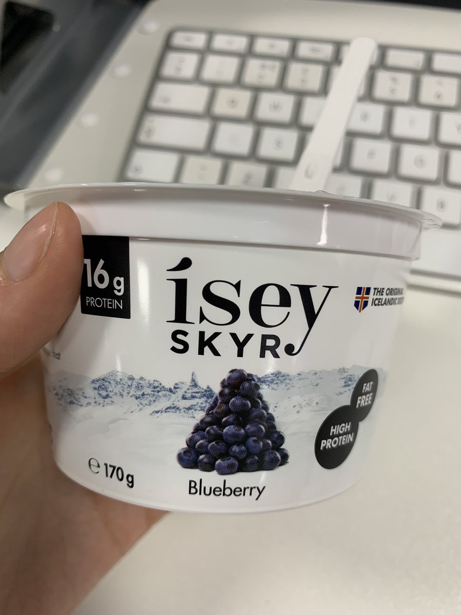 Two weeks after visiting Iceland I’m still obsessed with this yoghurt. Well done Skyr, you got me. 
Disclaimer: I had pancakes this morning.