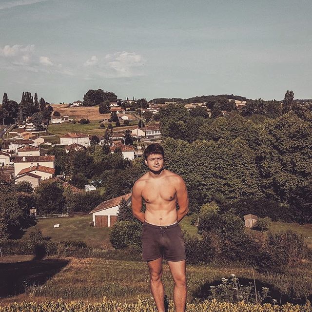 UrbexOfficial's tweet photo. Take me back on holiday 😂 https://t.co/LEuM5LM1P4 https://t.co/drC7XGbDdr