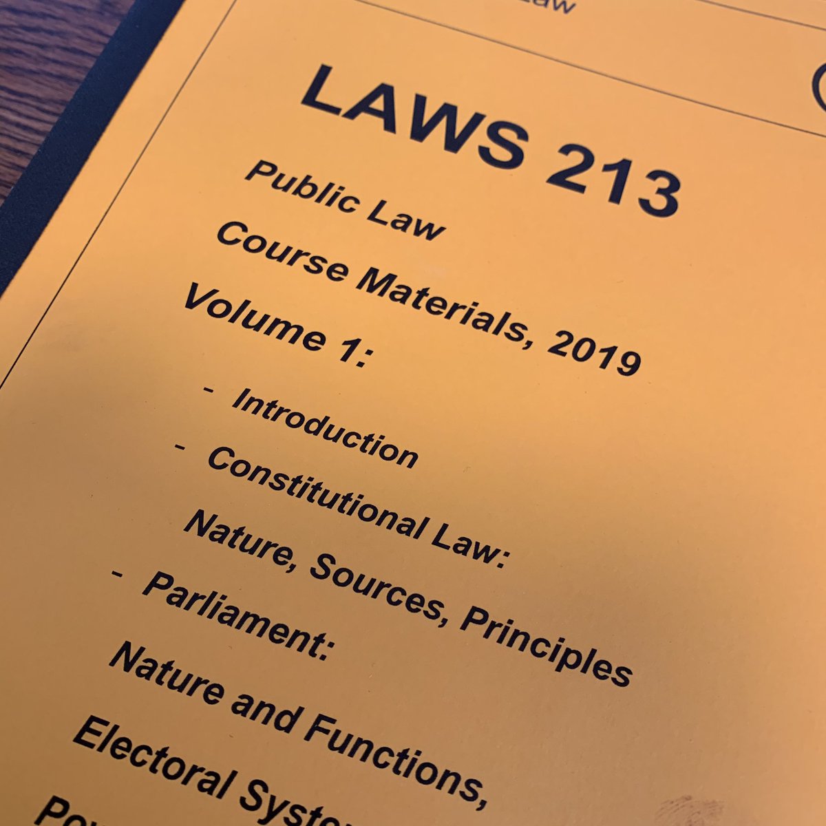 drdeanknight's tweet photo. Excited to kick off teaching public law again, with a new gang of 330ish @VicUniWgtn students - as we explore key ideas, concepts, institutions, culture etc of our constitution over the next couple of months.
#curiouscitizens
#sparklybits
#viclaws213 https://t.co/rAI2V0kUzM