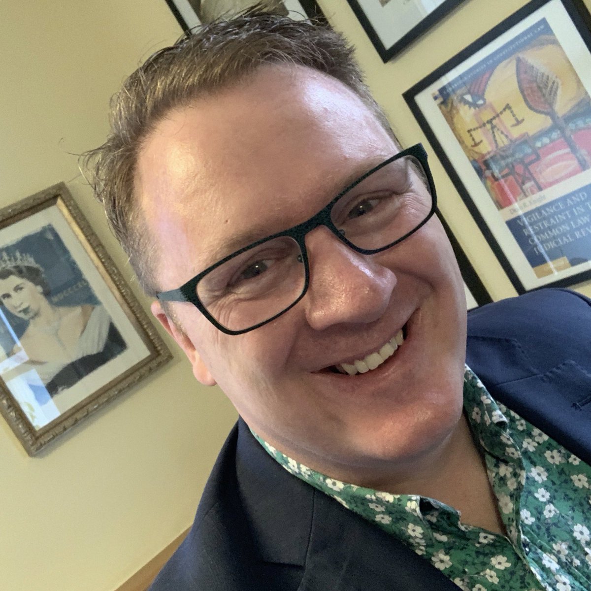 drdeanknight's tweet photo. Excited to kick off teaching public law again, with a new gang of 330ish @VicUniWgtn students - as we explore key ideas, concepts, institutions, culture etc of our constitution over the next couple of months.
#curiouscitizens
#sparklybits
#viclaws213 https://t.co/rAI2V0kUzM