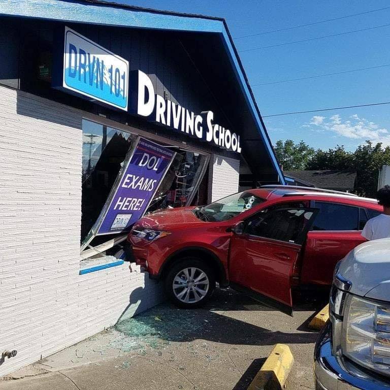Bobo697_HStern's tweet photo. Bobo opened up a new drivers school. Come see me so I can buy some new rings. @sternshow https://t.co/hlVfw1UKTv