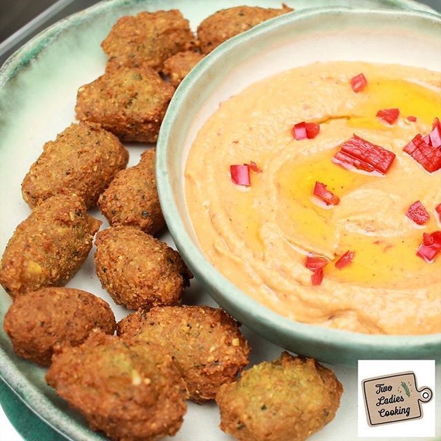 Falafel with red pepper hummus. Call us to order our appetisers. #twoladiescooking #punehomechefs  #homechef #appetisers #homemade #food #foodie #yummy #fresh #foodsocial #foodandconversation ift.tt/2UlDF0Z
