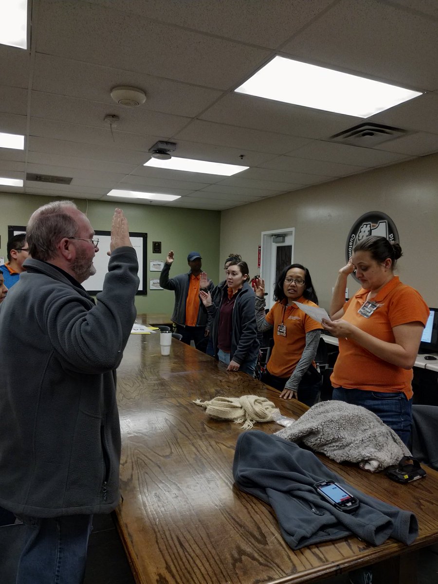 typie3_'s tweet photo. MET 6583 taking our safety pledge #safetyfirst2019 #keepitsafe https://t.co/TcGsUCNmnL