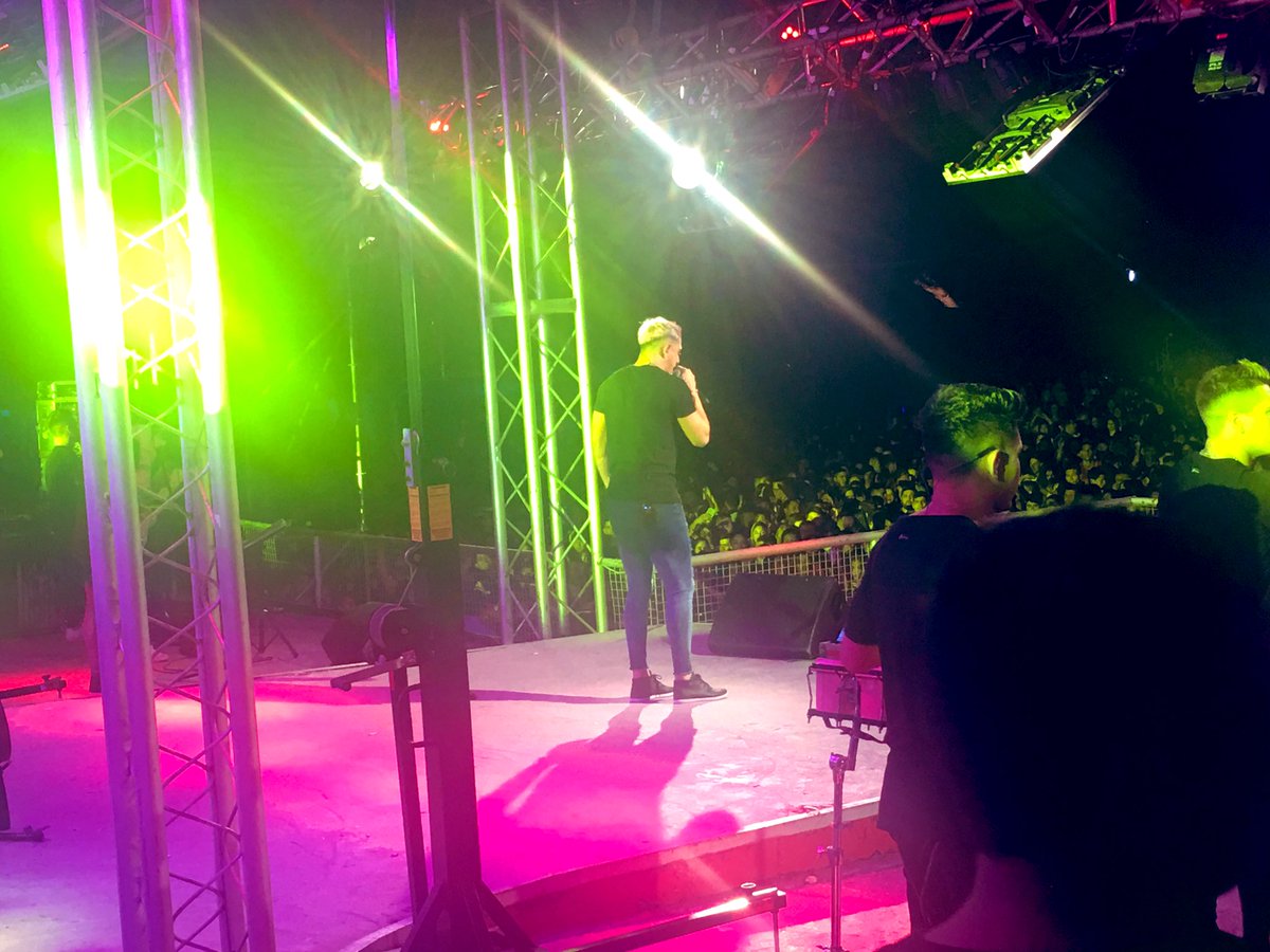 paoaredes84's tweet photo. Son una 💣💣 .. Gracias por llenarme el alma con su música. 🥰.  Fue hermoso verlos nuevamente, espero q vuelvan pronto por Cata. Besos y abrazos Grandes Bellezas❣️ #QLK @nikoQlokuraOf  @chinoherrerasoy https://t.co/upGmOFkLS9