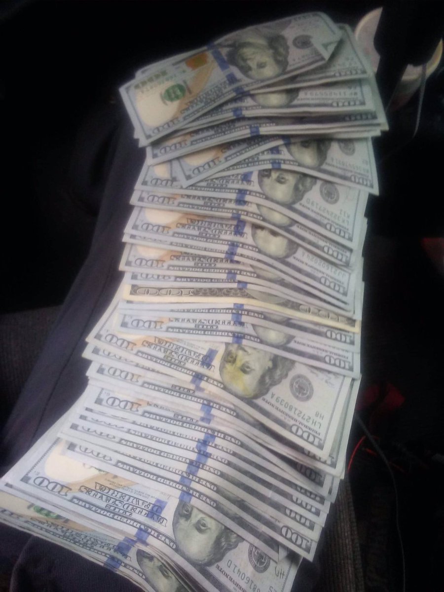 CloutLordAp's tweet photo. I Get Off My Ass To Make This Cash 💰 #StayDownTilYouComeUp https://t.co/BEHYjmwcv8