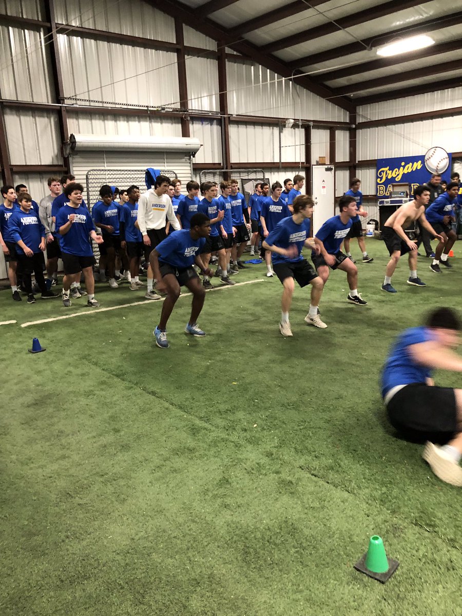 PoundTheRock1's tweet photo. Too cold to be outside, we improvise and do what we can in our indoor batting cage area. #1Team #AttackSuccess https://t.co/ePMpjUK4YX