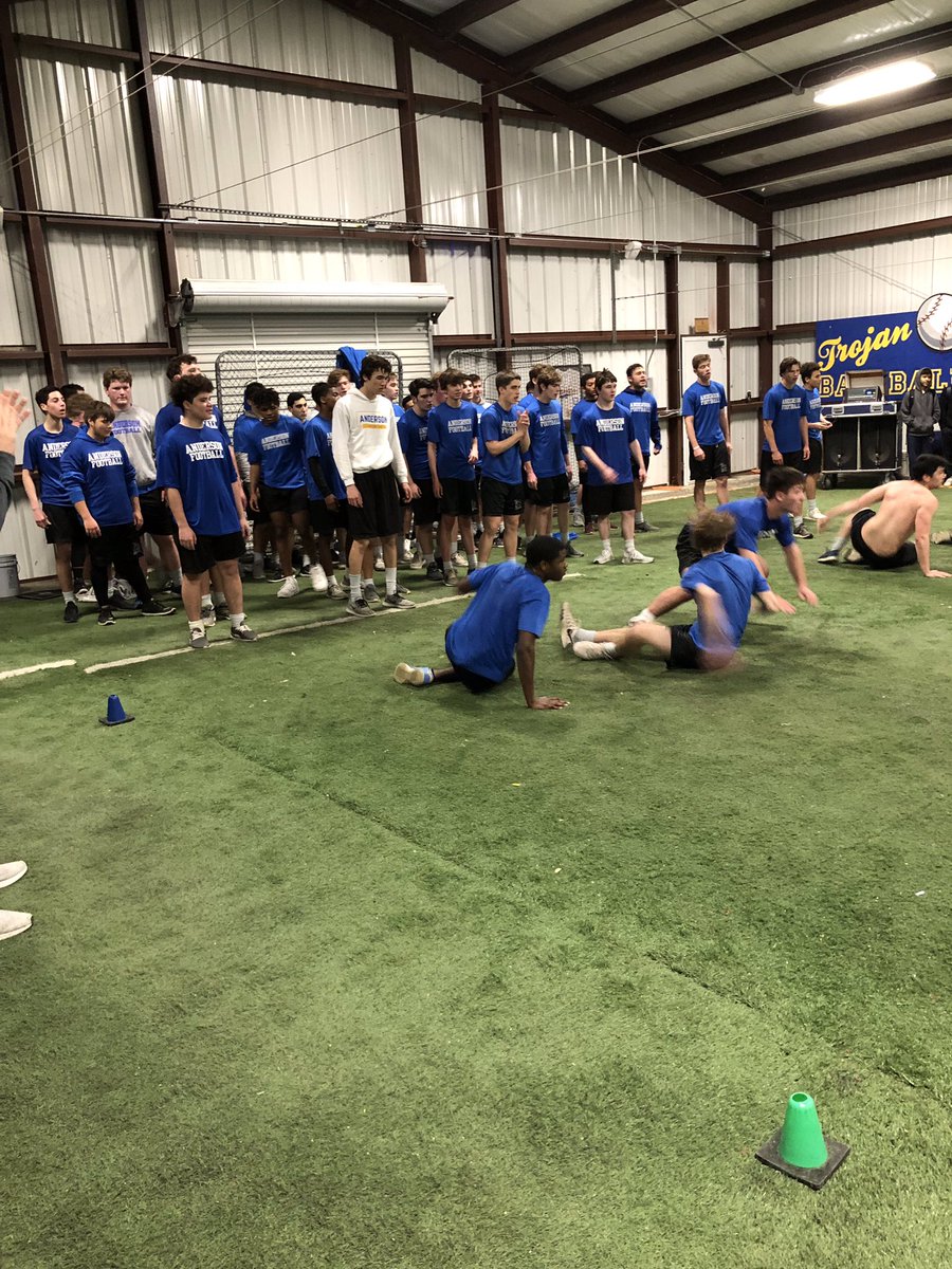 PoundTheRock1's tweet photo. Too cold to be outside, we improvise and do what we can in our indoor batting cage area. #1Team #AttackSuccess https://t.co/ePMpjUK4YX