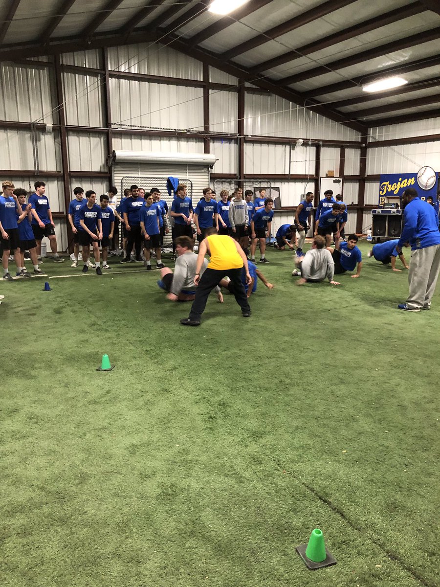 PoundTheRock1's tweet photo. Too cold to be outside, we improvise and do what we can in our indoor batting cage area. #1Team #AttackSuccess https://t.co/ePMpjUK4YX