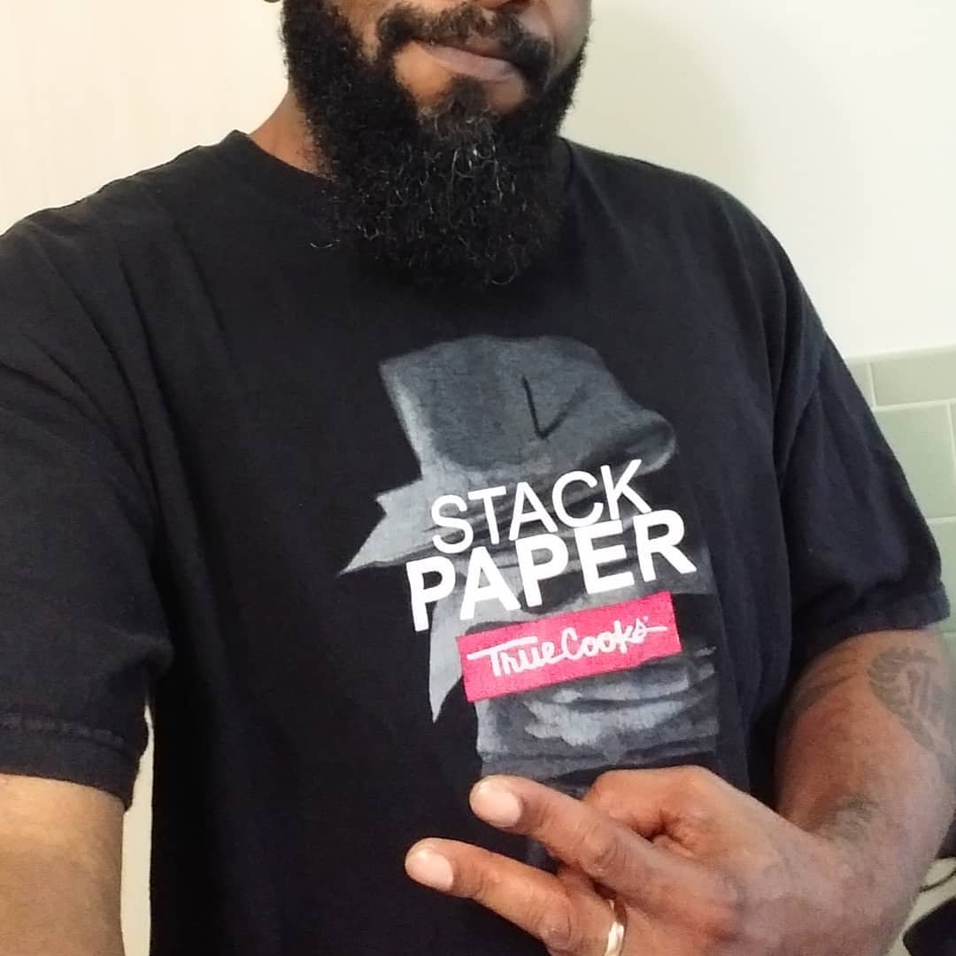 truecooks's tweet image. @dubbs_the_butcher  -  If you wanna cop a fire shirt like this just tap the link in my bio.  much love dubs!🙏🙏🙏

#truecooks #stackpaper #grubdealer #truecooksstreetteam2019 #beardnotincluded ✌❤ #spiceology #chef #bbq #grill #shirt #swag