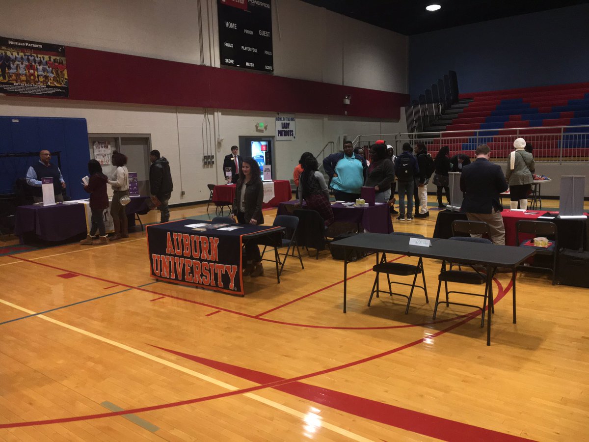 HighMidfield's tweet photo. MHS College and Career Fair #MidfieldPates https://t.co/jAWrW2NfMV