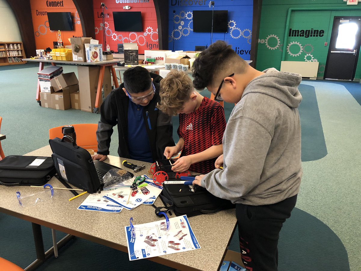 5th graders hard at work building a rubber band racer! #20time <a href="/WeAreMPSD/">MPSD</a>