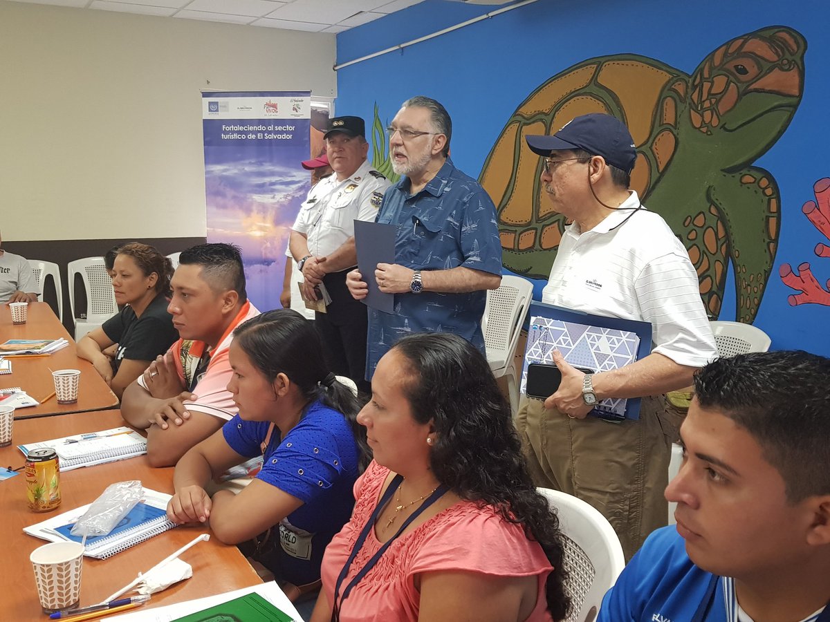 MITURElSalvador's tweet photo. Ministro de Turismo @JoseNapoleonDu1 acompaña el inicio de Capacitación sobre inocuidad alimentaria en el Puerto de La Libertad https://t.co/wTOEz9m0Ve