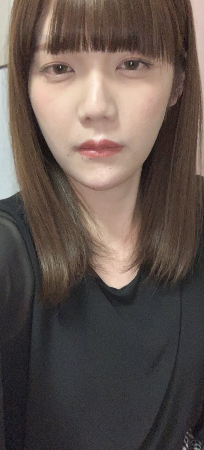 Twitter 上的 青木歌音 左が無加工 右が加工済 今までスノーとかビューティープラスとかの加工ゴリゴリのアプリって不自然なあの感じが嫌でダウンロードすらしてなかったんですが こりゃここまで健康的に写してくれるなら使いたくなりますな よし これから公開する自