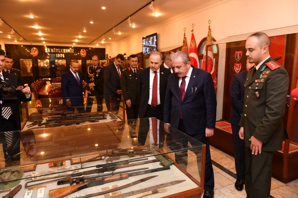 TBMMresmi's tweet photo. TBMM Başkanı Prof. Dr. Mustafa Şentop ve beraberindeki heyet, KKTC ziyareti kapsamında Girne’de bulunan T.C. Kara Kuvvetleri Komutanlığı Kıbrıs Türk Barış Kuvvetleri Komutanlığı’nı ziyaret etti. TBMM Başkanının ziyareti anısına fidan dikimi gerçekleşti. https://t.co/rHczrblY53