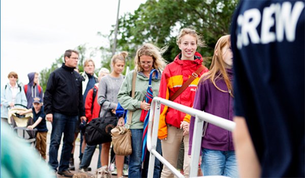 osteraker's tweet photo. Varmt, varmt välkomna, alla 3 116 nya Österåkersbor! Sammantaget ökade antalet invånare med 701 personer till 44 831 under helåret 2018. https://t.co/zQ2XsVwbQj #osteraker #österåker https://t.co/hvIRgHCBlH
