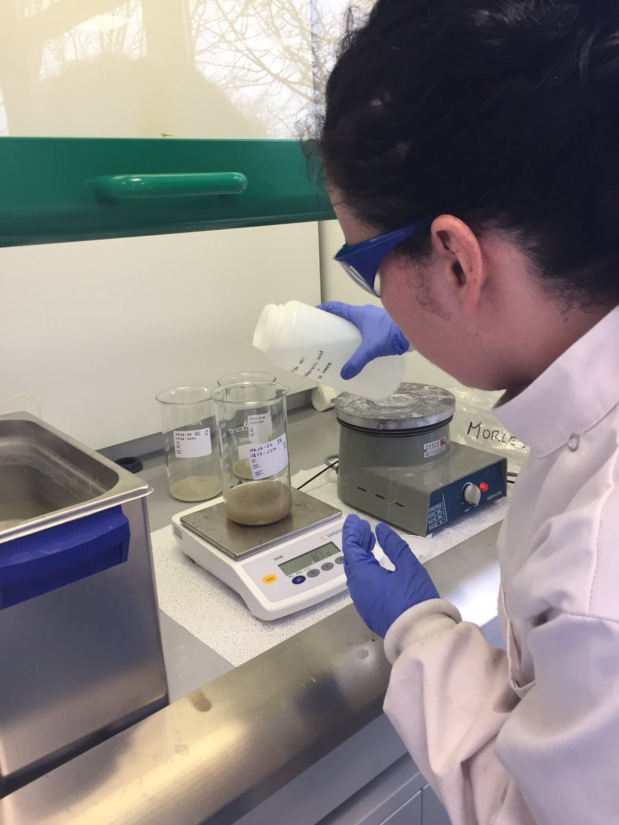 MagotLea's tweet photo. Lab training on grain size analysis for my master’s dissertation with @menudolio ! 🗺🔬📚🔎 @MorPalaeo @SeaShoreNUIG @GeogNUIG https://t.co/QZYQYztPdZ