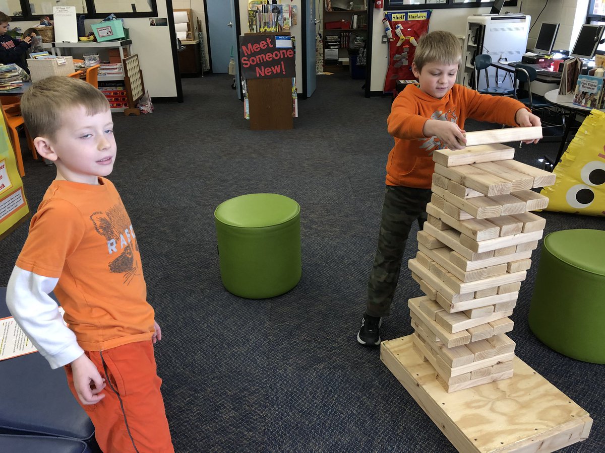 PESlibrary1's tweet photo. MakerSpace center day at PES! @PomperaugES #criticalthinkingatitsbest https://t.co/7cGBXEASAf