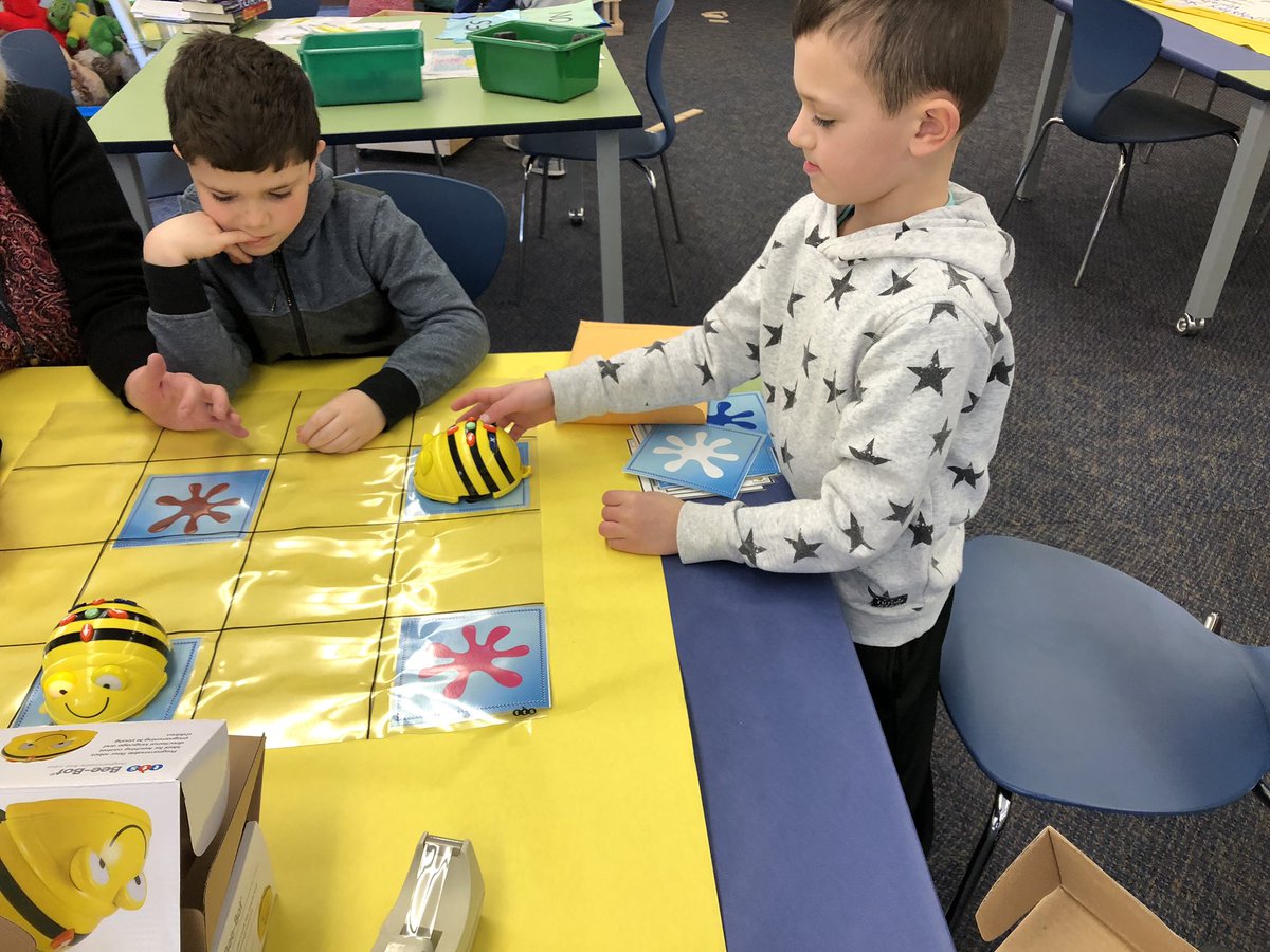 PESlibrary1's tweet photo. MakerSpace center day at PES! @PomperaugES #criticalthinkingatitsbest https://t.co/7cGBXEASAf