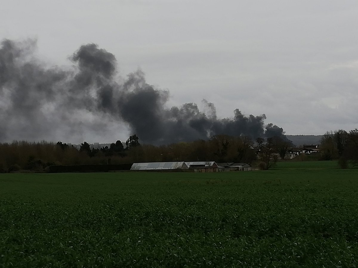SarahVSpence's tweet photo. Anyone know what's going on? Seen across fields from Hadlow? Golden Green East Peckham way near #tonbridge @kentfirerescue https://t.co/8gWI9FVHMX