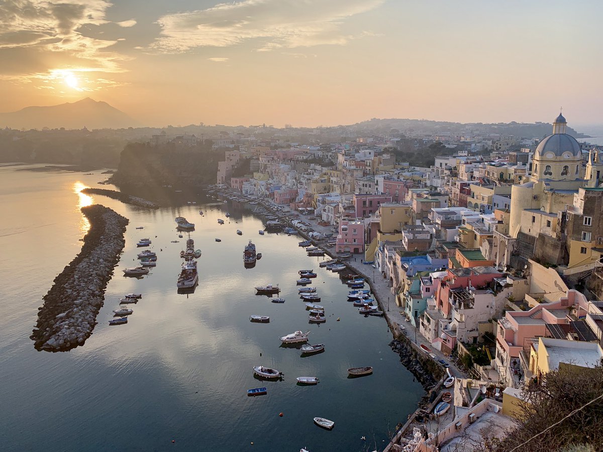 claramarie96's tweet photo. Just some amazing European Sunsets! https://t.co/3oxy514HU4