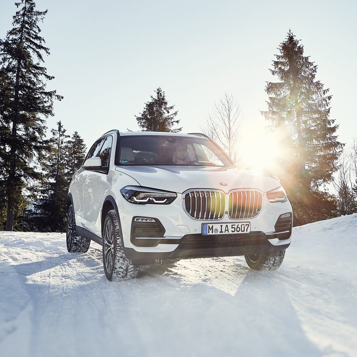 BMWGroup's tweet photo. At 2019 @GimsSwiss 2019, @BMW shows a new generation of our #plugin #hybrid models. The #BMW #X3 #xDrive30e, BMW #330e, BMW #X5 #xDrive45e, #electrified variants of the new BMW #7Series & increased #electrical range for the BMW #530e, BMW #225xe Active Tourer & BMW #5Series. https://t.co/2gQ5L6dB1Y