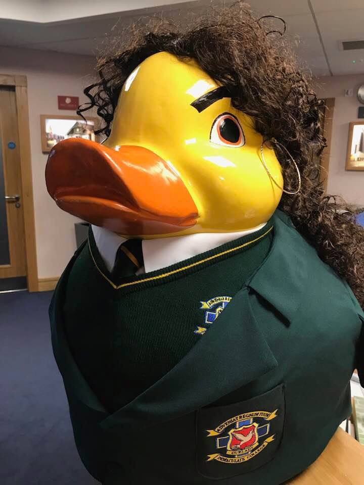 Evergladeshotel's tweet photo. There couldn't be two Michelle's.....could there? @JamieLeeOD @SaoirseJackson @nicolacoughlan @louisa_harland @Djllewellyn. Thanks to @SuitorBrothers there is! Michelle the #DerryGirls duck is on a tour before coming home to us tomorrow. Come visit and grab a selfie 🤳 https://t.co/VbfiWHlHru