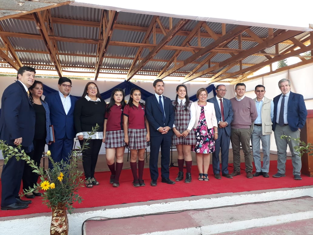 DeproeNuble's tweet photo. Junto al @Gob_Punilla, Cristobal Martínez y el alcalde @AlcaldeCAlmuna, la Jefa @DeproeNuble, Cecilia Pradenas inauguró el #AnoEscolar2019  en la comuna de San Fabián junto a estudiantes, docentes, padres y apoderados de la Escuela Trabuncura. https://t.co/9oWtV3fPUU