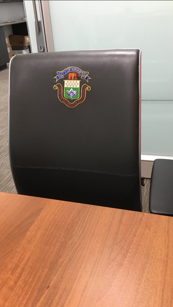 FitCityJordan's tweet photo. I’m at City Hall and I can hear the golden voice of @KevinKleinwpg from the meeting room I’m waiting in. 

Also got to bump into @Mayor_Bowman, might be a miss quote but I think he wants to challenge @MiltStegallTSN to a push up competition. 

Love this city. #SimplyHealthy https://t.co/H6RShWWiJP