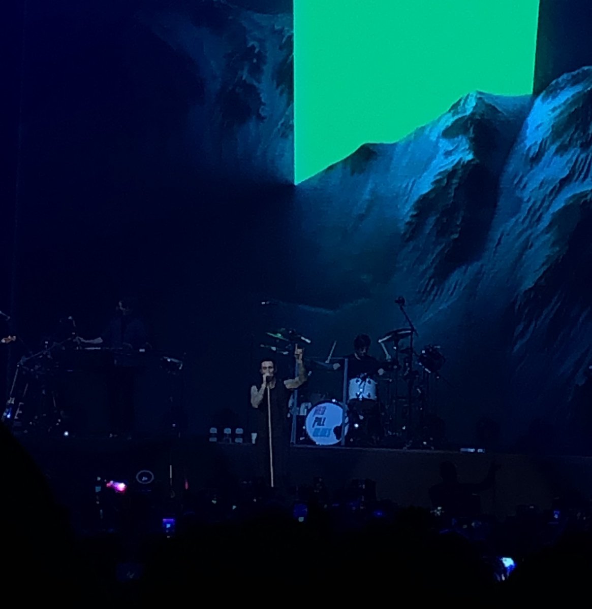 aryannaepperson's tweet photo. ๐๐๐ #RedPillBluesTourMNL #SmartMaroon5 @LiveSmart https://t.co/9VvTaqHqLS