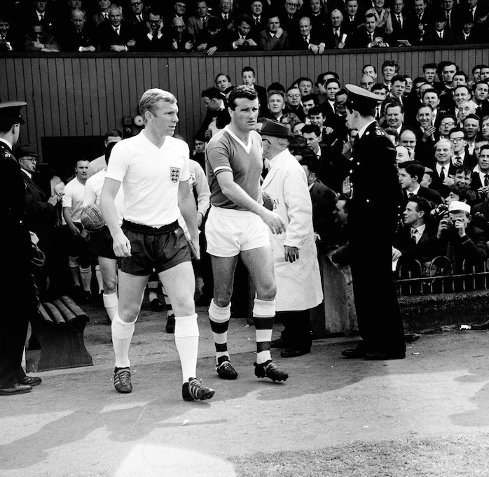 Noel Cantwell won 36 caps for the Republic of Ireland 🇮🇪 and is our local legend for the #NFE2020 in Cork. 

Can you name the England captain alongside Noel in this game from 1964?