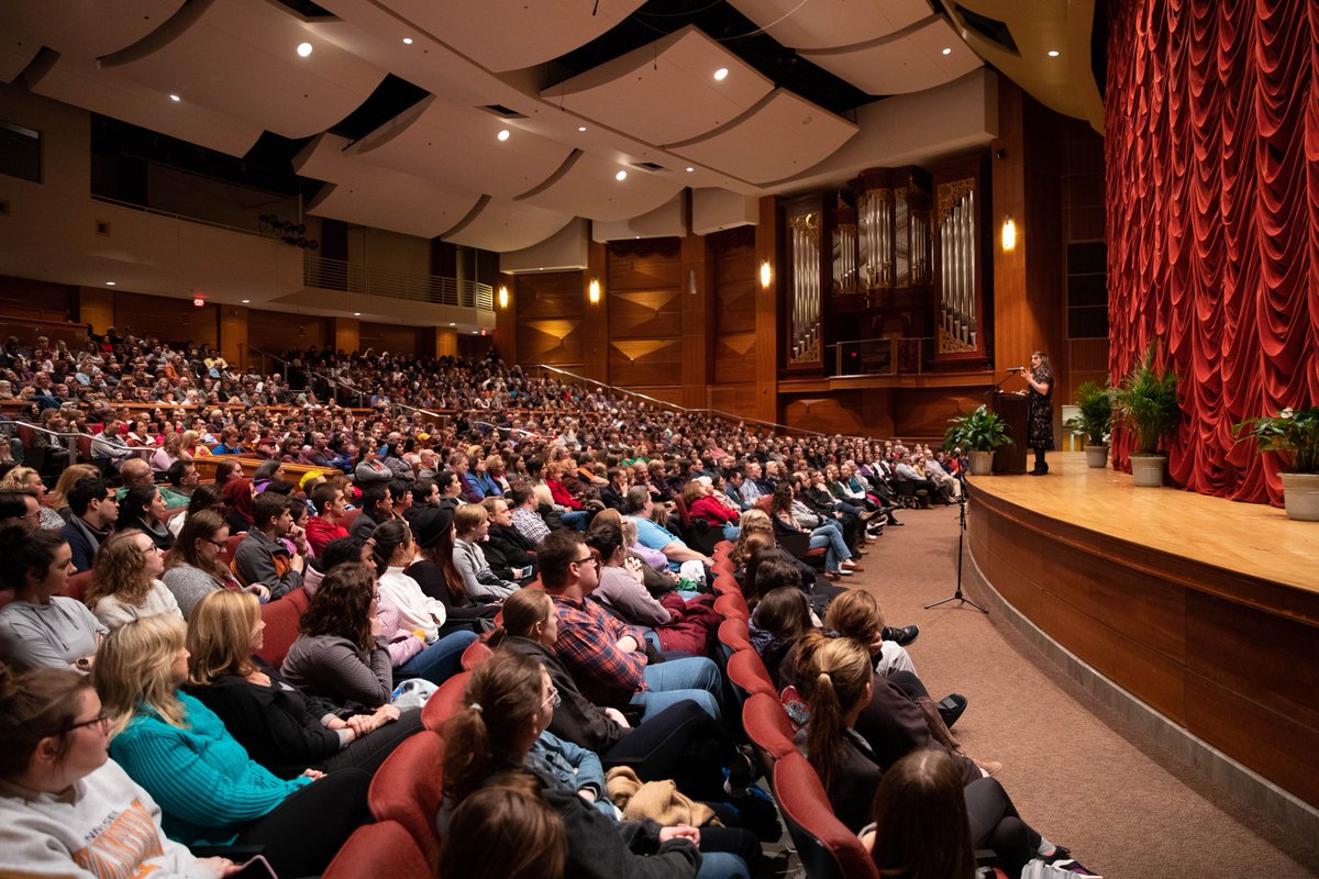 UTKnoxvilleNews's tweet photo. .@missmayim Mayim Bialik, neuroscientist, author, and star of the CBS hit show @bigbangtheory, spoke to a full house on Monday at Cox Auditorium during the fifth annual Mossman Distinguished Lecture. https://t.co/Rl4G4RCErA https://t.co/A0kA48jj9n
