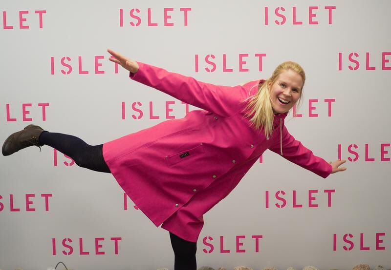 JaninaLuoto's tweet photo. Tiesitkö, että Suomessa vain yksi viidestä teknologia-alalla työskentelevästä on nainen?
Islet on positiivinen poikkeus, sillä kolmenkymmenen hengen tiimistämme naisia on lähes puolet ja johtoryhmästämme 50 prosenttia.
#IsletGroup #mimmitkoodaa #SurfaceTheWomen https://t.co/uHYNbB8OXg