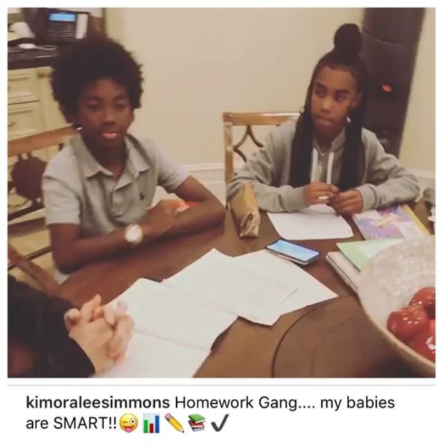 TheYBF's tweet photo. Study buddies. #ChanceCombs #DLilahCombs and #JessieCombs went over to #KimoraLeeSimmonsβ house to do homework with #AokiLeeSimmons #WolfeLee and #KenzoLee. #YBFKids Watch #Instavideo:https://t.co/sKP6uvAnoK https://t.co/zo3UPV09UF