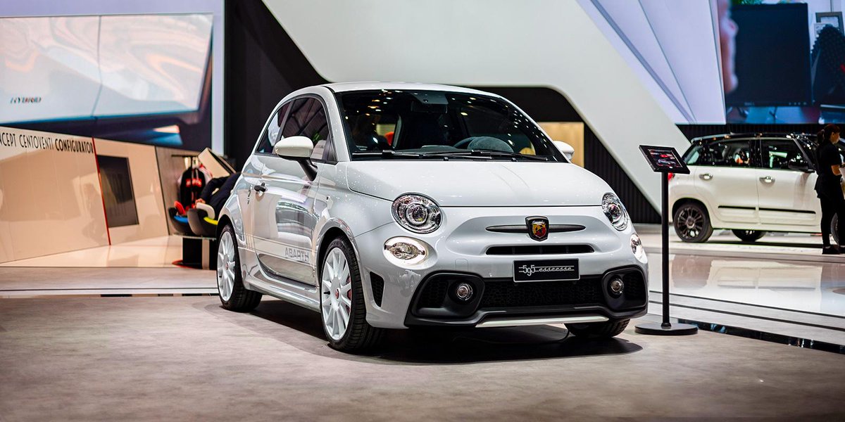 AbarthGreece's tweet photo. Σας παρουσιάζουμε το νέο Abarth 595 esseesse. Εάν έψαχνες μια δικαιολογία για να το αγοράσεις, ρίξε μια ματιά και στις υπόλοιπες φωτογραφίες 😏 #GIMSSWISS https://t.co/klaJDeG8l5