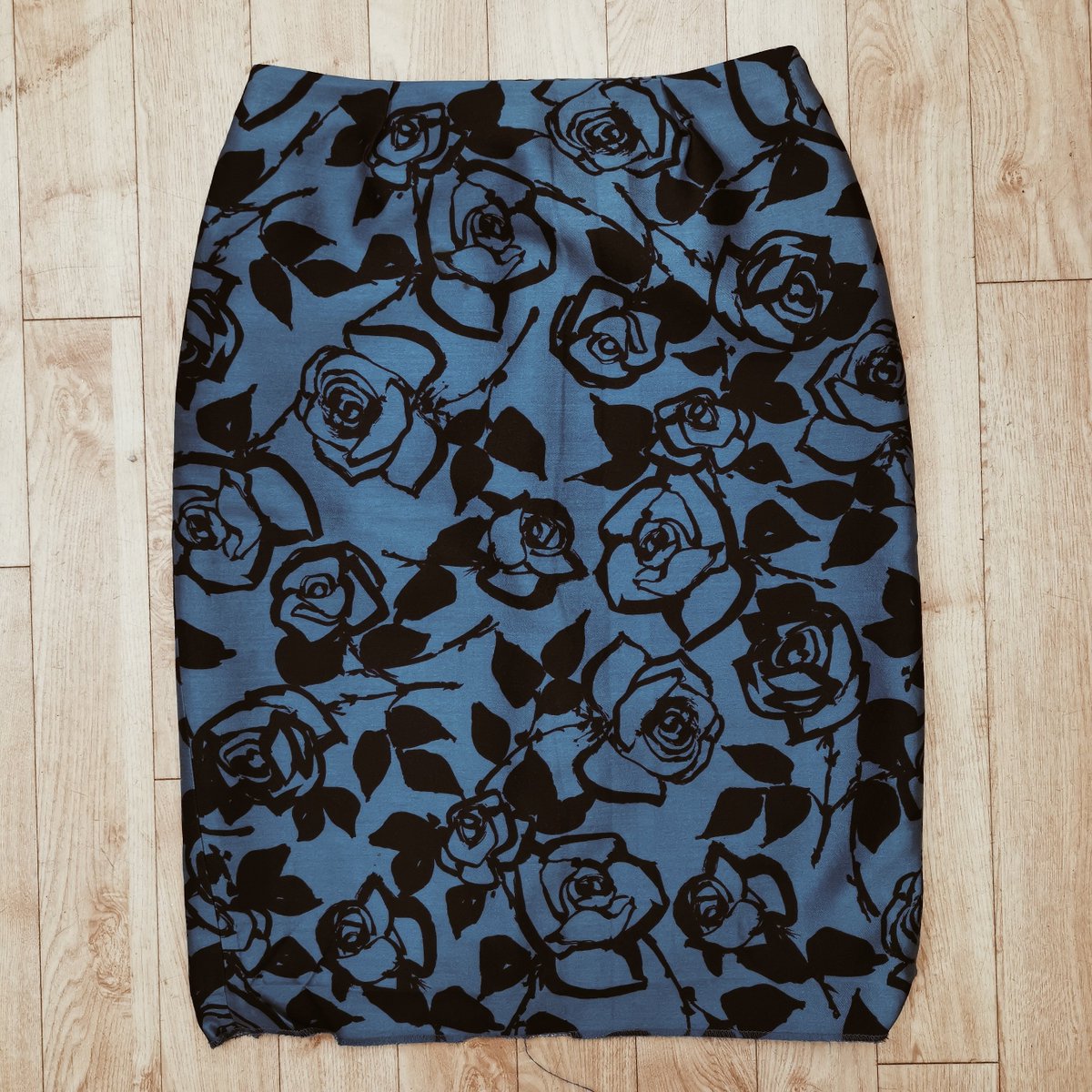 Aberdeen ladies: Have you seen our £1 sale yet? M&amp;S, Laura Ashley, Gap, Super Dry and this gorgeous LKBennett skirt are just a few of the brands we have on offer! ❤️👌
.
.
#Aberdeen #charityshopping #charityshop #pdsa #pdsaaberdeen #poundsale #fashion #lkbennett