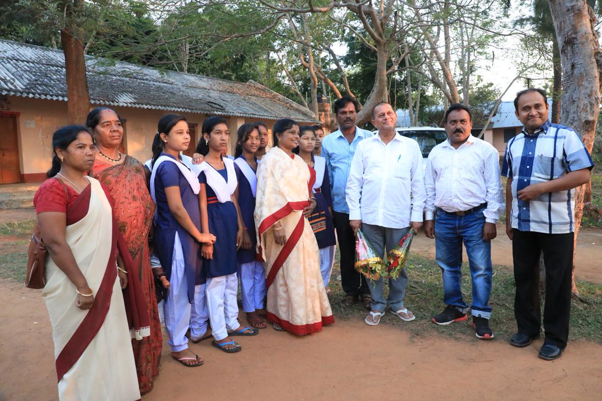 achyuta_samanta's tweet photo. Even if I am busy, I have all time in the world for youth, youth and youth. Met with the high school students at #Linepada, #Kandhamal and discussed with them their aim, dreams and aspirations https://t.co/krs86jozIN