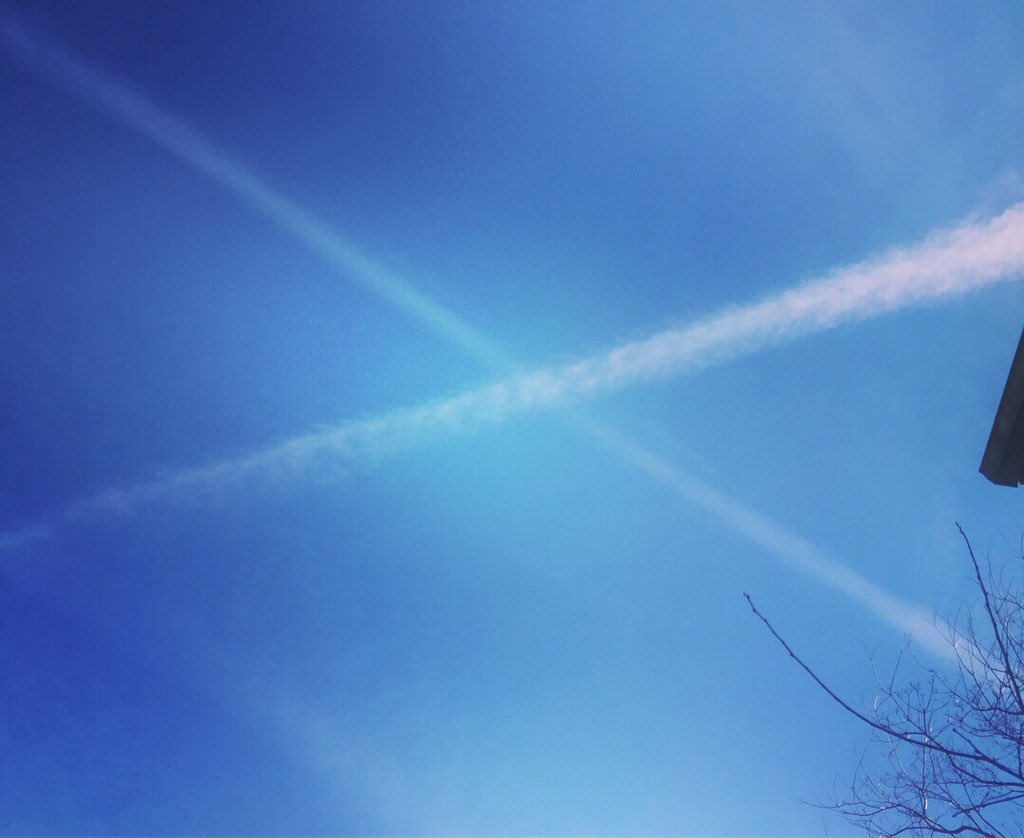 LeilaBela's tweet photo. Now the X chemtrails which always mean everyone gets sick and FYI no commercial plane is allowed to fly that way these are chemtrails not contrails! #chemtrails #chemtrailsatx #thisispoison https://t.co/4IhhQzY15P