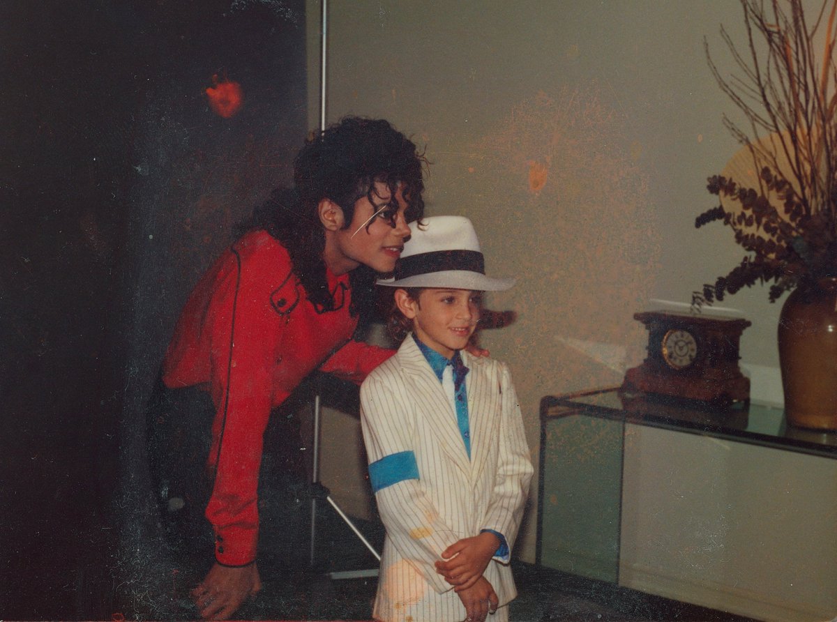 DiarioExpress's tweet photo. #MichaelJackson #LeavingNeverland Un documental revela los abusos sufridos por dos niños por parte del músico 😥 @HBO @HBOLAT
https://t.co/1z4ixoPFAF https://t.co/2P6gMRoHOR